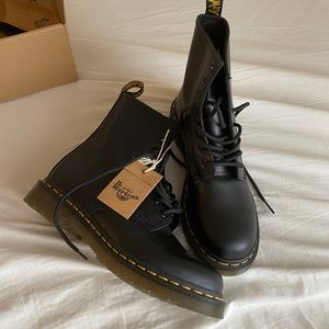 1460 Dr Martens black boots NWT